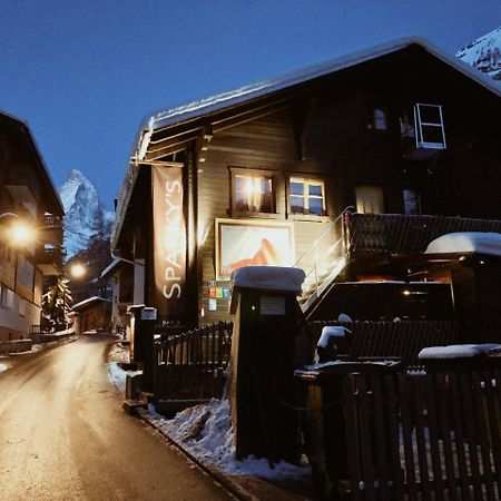 The Matterhorn Hostel Zermatt Bagian luar foto