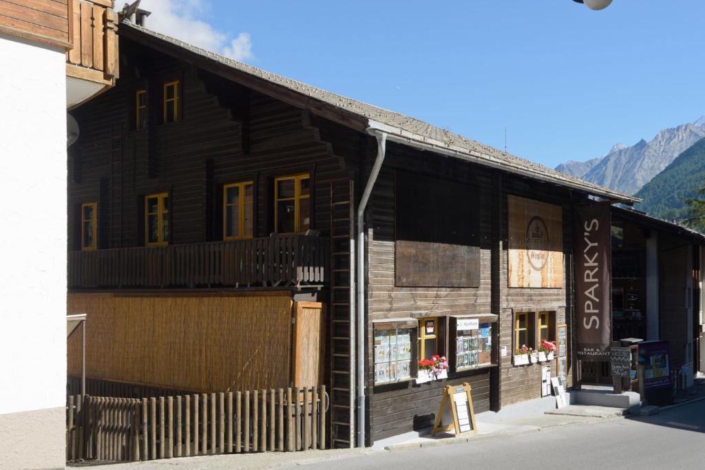 The Matterhorn Hostel Zermatt Bagian luar foto