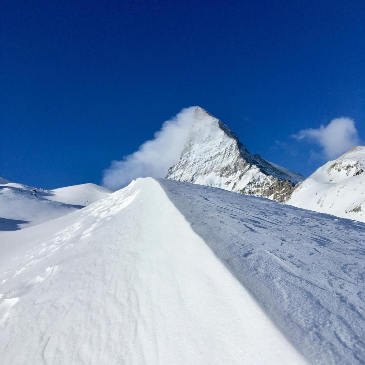 The Matterhorn Hostel Zermatt Bagian luar foto