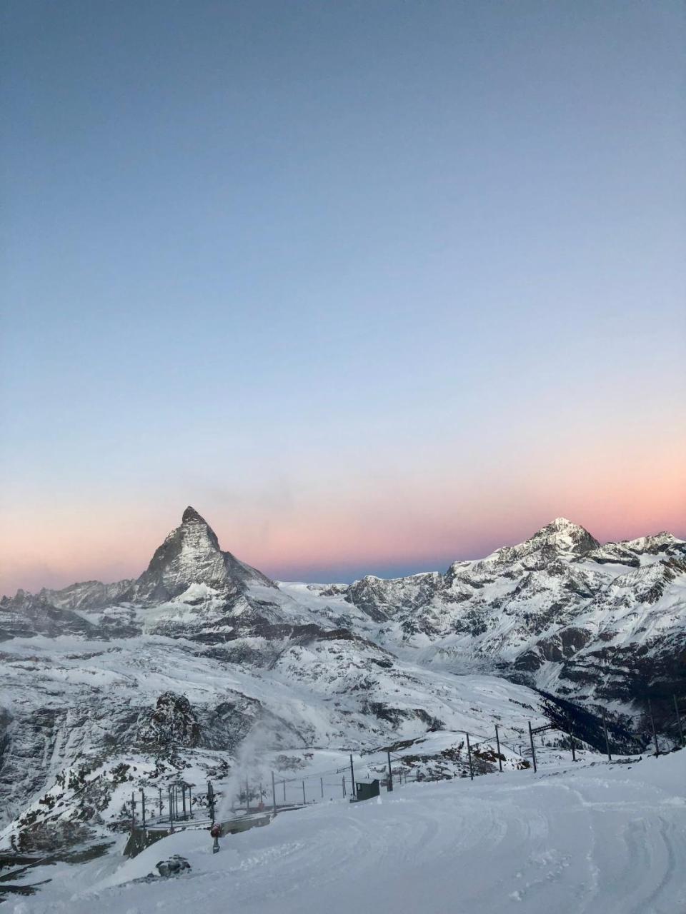 The Matterhorn Hostel Zermatt Bagian luar foto