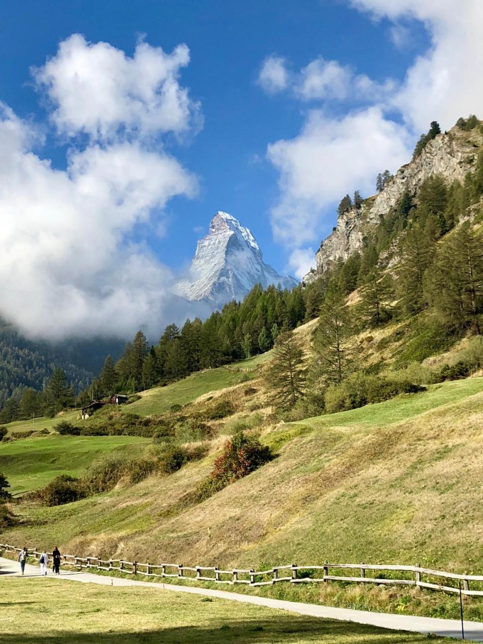 The Matterhorn Hostel Zermatt Bagian luar foto