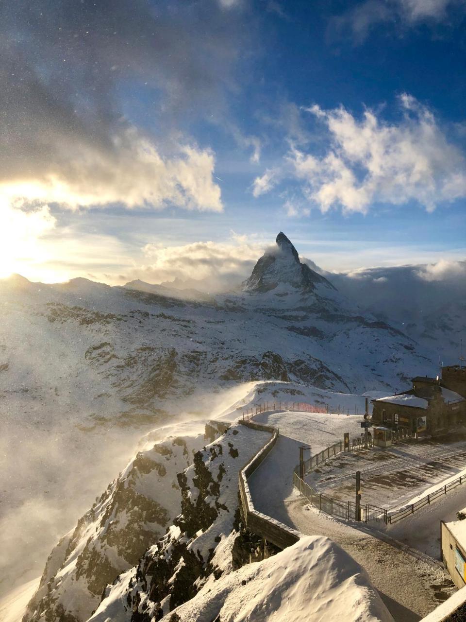 The Matterhorn Hostel Zermatt Bagian luar foto