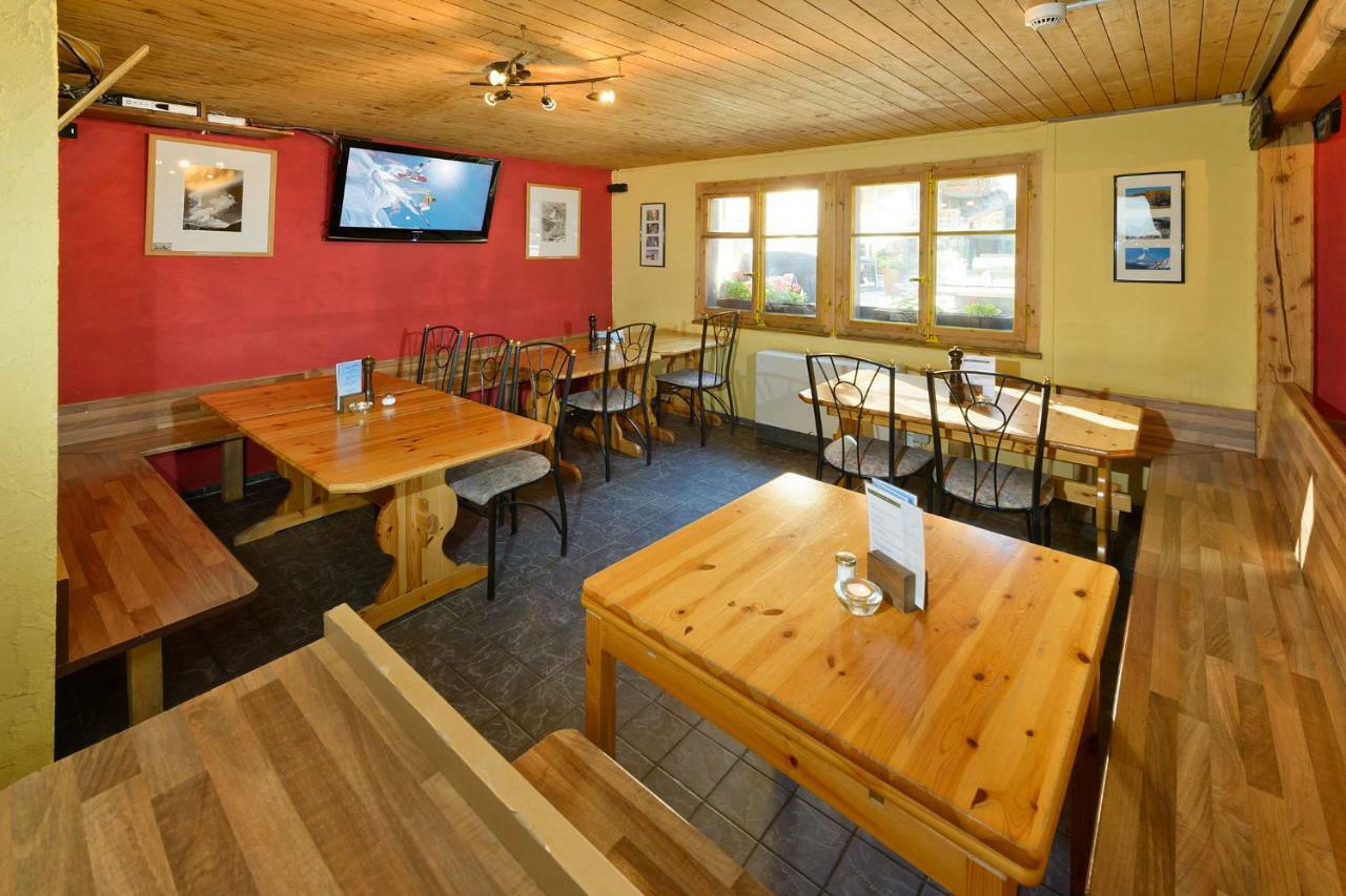 The Matterhorn Hostel Zermatt Bagian luar foto